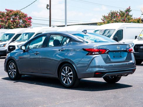 Used 2021 Nissan Versa SV FWD image 5