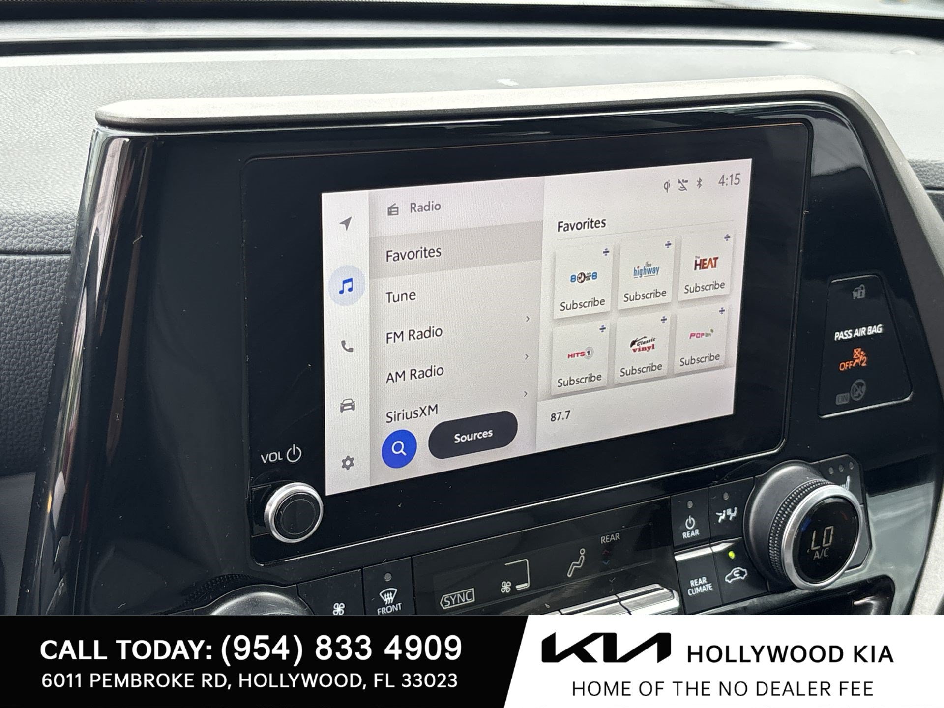 Used 2024 Toyota Highlander XLE FWD image 12