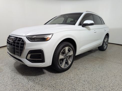 Certified 2024 Audi Q5 Premium w/ Premium Plus Package AWD/4WD image 3