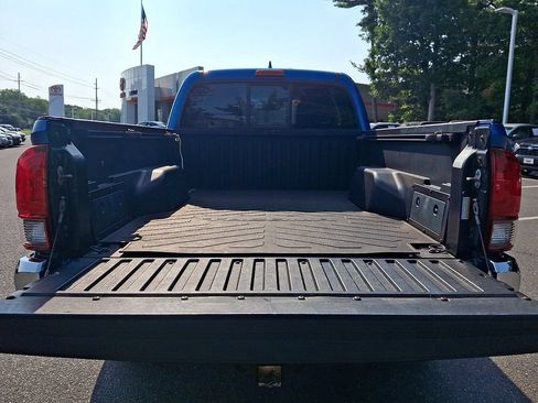 Used 2018 Toyota Tacoma SR5 AWD/4WD image 28