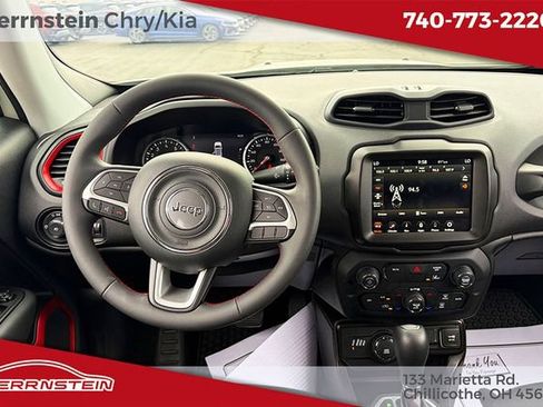 Used 2023 Jeep Renegade Latitude AWD/4WD image 6