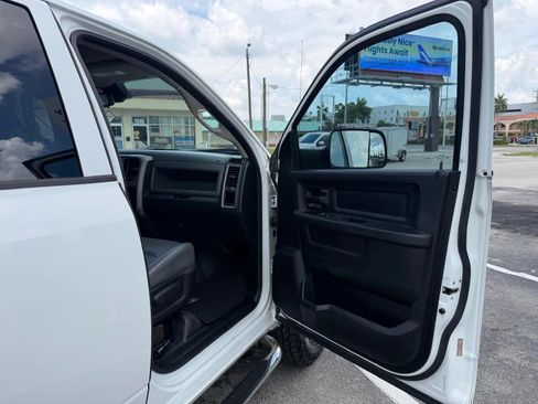 Used 2014 RAM 2500 Tradesman w/ Chrome Appearance Group AWD/4WD image 18