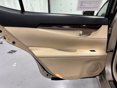 Used 2014 Lexus ES 350 w/ Luxury Package FWD image 42