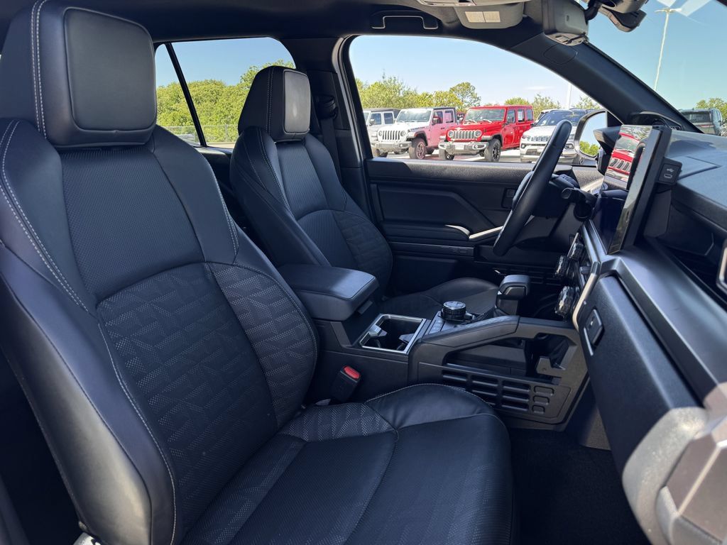 Used 2025 Toyota 4Runner TRD Off-Road Premium w/ Tow Technology Package AWD/4WD image 29
