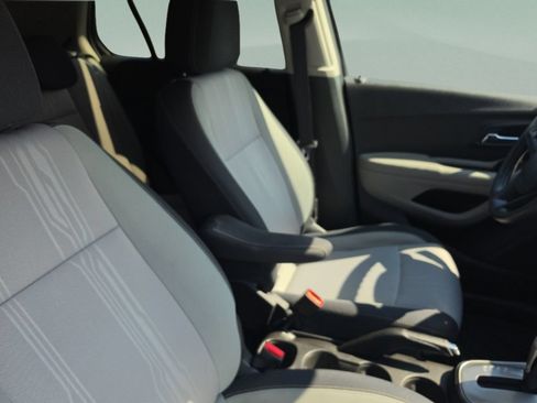 Used 2016 Chevrolet Trax LT FWD image 28