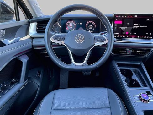 Used 2026 Volkswagen Tiguan SE AWD/4WD image 6