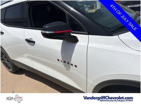 Used 2024 Chevrolet Blazer LT w/ Sound & Technology Package FWD image 3