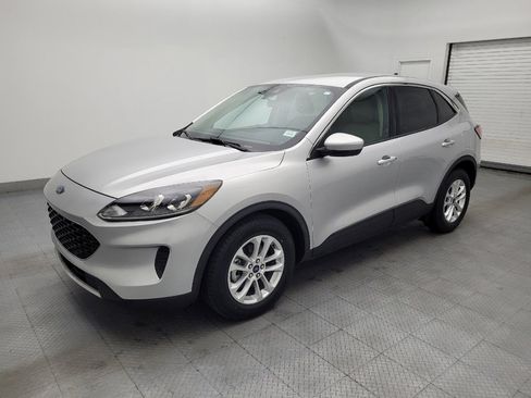 Used 2020 Ford Escape SE FWD image 2