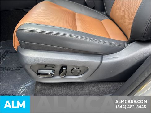 Used 2025 Lexus GX 550 w/ Accessory Package (2T) image 11