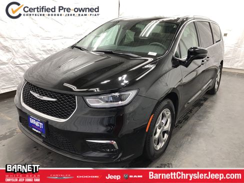 Certified 2024 Chrysler Pacifica Limited FWD image 1