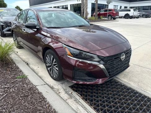 Used 2025 Nissan Altima 2.5 SV FWD image 1