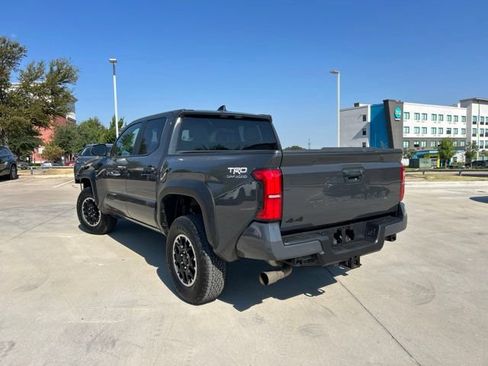 Certified 2025 Toyota Tacoma TRD Off-Road AWD/4WD image 5