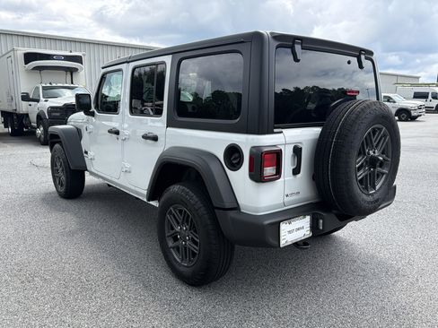 Used 2024 Jeep Wrangler Unlimited Sport AWD/4WD image 6