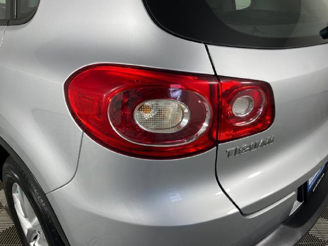 Used 2011 Volkswagen Tiguan S AWD/4WD image 16