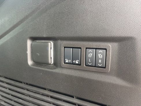 Used 2024 Chevrolet Tahoe Premier w/ Advanced Technology Package image 46