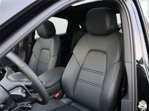 New 2026 Porsche Cayenne S image 5