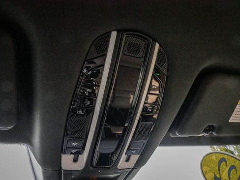 Used 2022 Porsche Cayenne E-Hybrid image 27