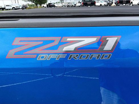 Used 2022 Chevrolet Colorado Z71 AWD/4WD image 9