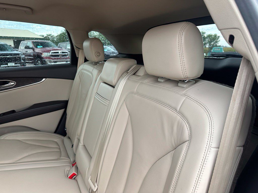 Used 2017 Lincoln MKX Select w/ Select Plus Package AWD/4WD image 24
