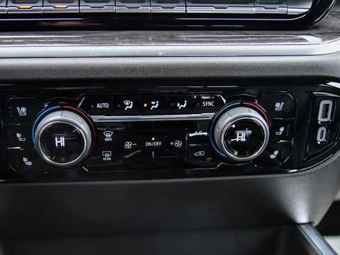 Used 2025 Chevrolet Silverado 1500 LTZ w/ Technology Package image 35