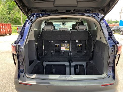 Used 2024 Toyota Sienna XLE w/ XLE Plus Package AWD/4WD image 19