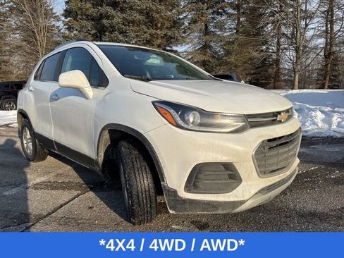 Used 2020 Chevrolet Trax LT w/ Driver Confidence Package image 2