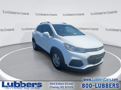Used 2018 Chevrolet Trax LT w/ LT Convenience Package FWD image 2