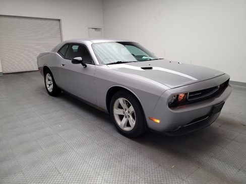 Used 2014 Dodge Challenger SXT image 13