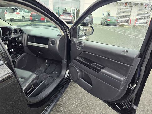 Used 2015 Jeep Compass Sport image 10