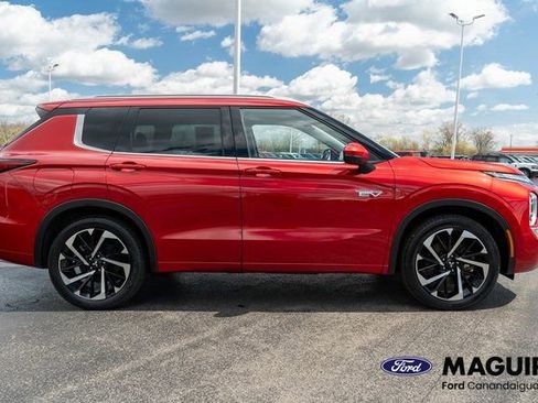 Used 2023 Mitsubishi Outlander SEL AWD/4WD image 5