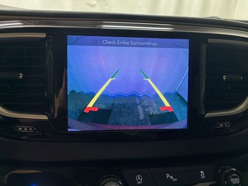 Used 2017 Chrysler Pacifica Touring-L w/ Tire & Wheel Group FWD image 19