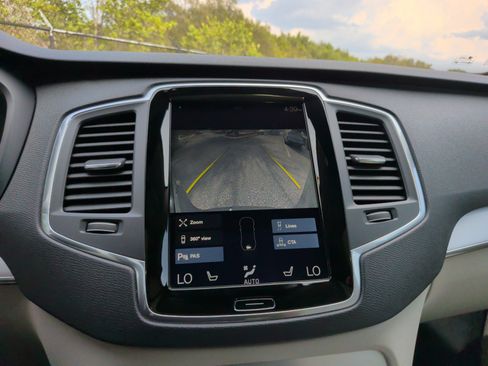 Used 2017 Volvo XC90 T6 Momentum w/ Vision Package AWD/4WD image 18