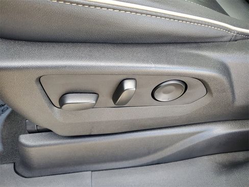 Used 2024 Chevrolet Suburban Premier image 7