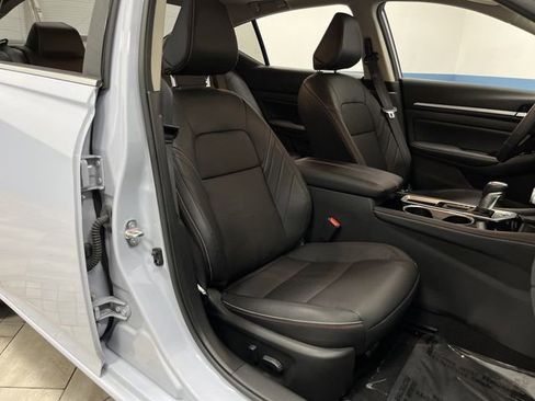 Used 2024 Nissan Altima 2.5 SR w/ SR Premium Package image 30