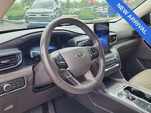Used 2020 Ford Explorer Platinum w/ Premium Technology Package AWD/4WD image 11