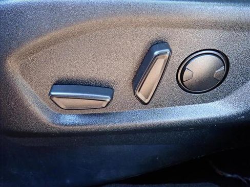 Used 2019 Ford Explorer XLT w/ Equipment Group 202A AWD/4WD image 14