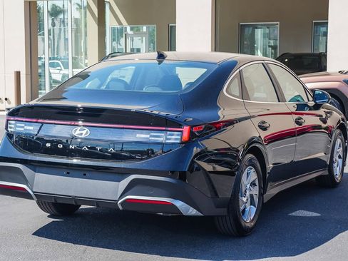 Certified 2025 Hyundai Sonata SE image 4