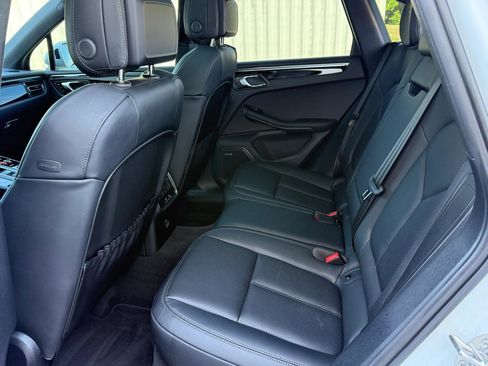 Used 2025 Porsche Macan AWD/4WD image 12