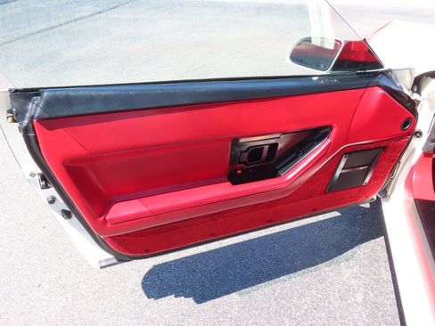 Used 1987 Chevrolet Corvette Convertible RWD image 19