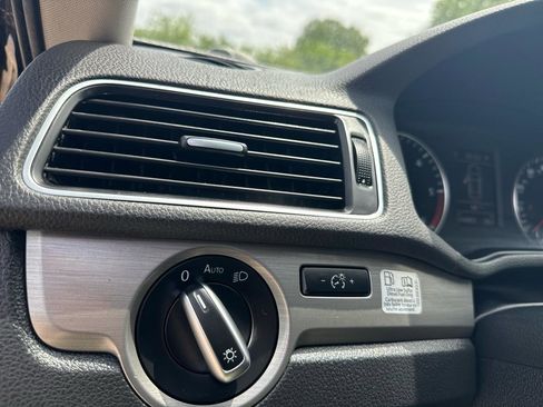 Used 2015 Volkswagen Passat TDI SE FWD image 13