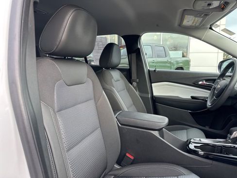 Used 2024 Chevrolet Trax LT image 15