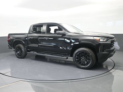 Used 2025 Chevrolet Colorado W/T w/ WT Custom Package RWD image 8