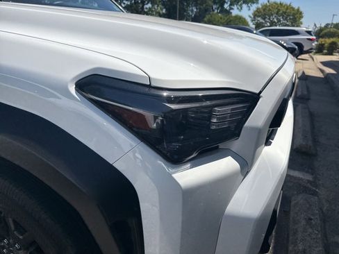 Used 2025 Toyota 4Runner SR5 AWD/4WD image 4