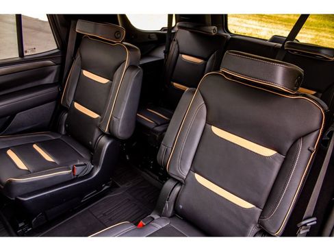 Used 2022 GMC Yukon AT4 w/ Technology Package image 22