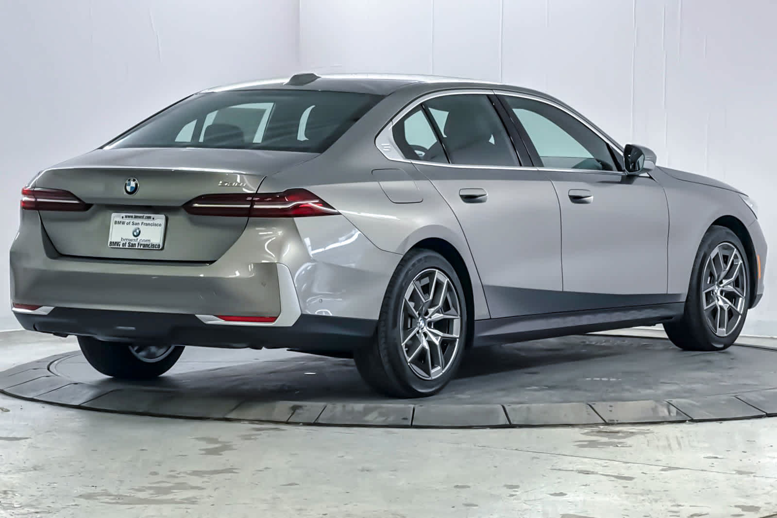 Used 2026 BMW 530i RWD image 2