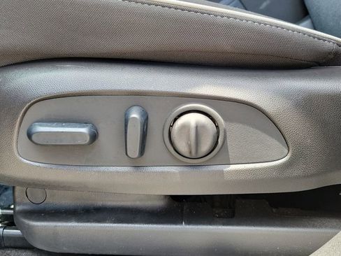 Used 2023 Chevrolet TrailBlazer LT FWD image 16