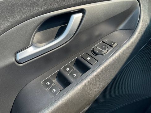 Used 2018 Hyundai Elantra GT FWD image 10