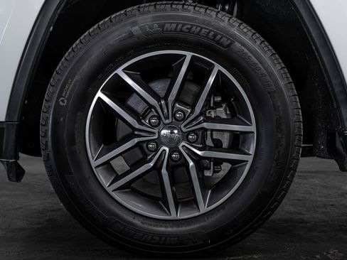 Used 2018 Jeep Grand Cherokee Limited image 18