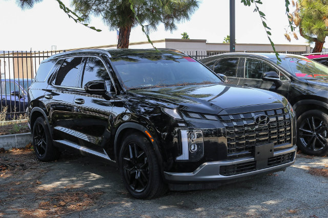 Used 2024 Hyundai Palisade SEL w/ Premium Package FWD image 3