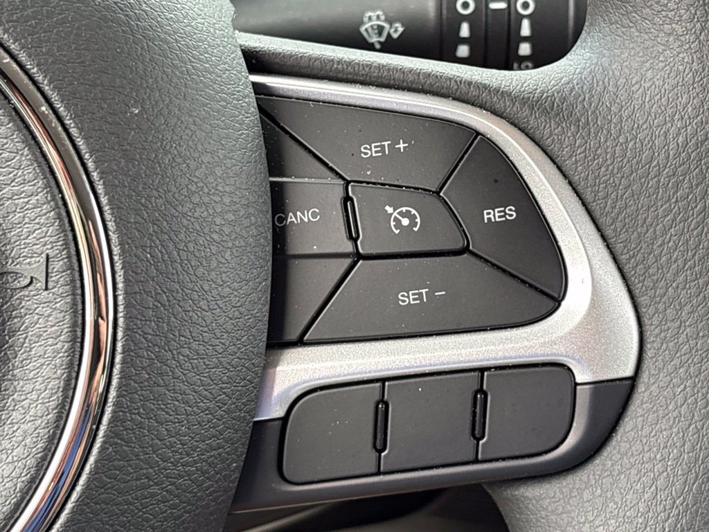 Used 2023 Jeep Renegade Latitude AWD/4WD image 19